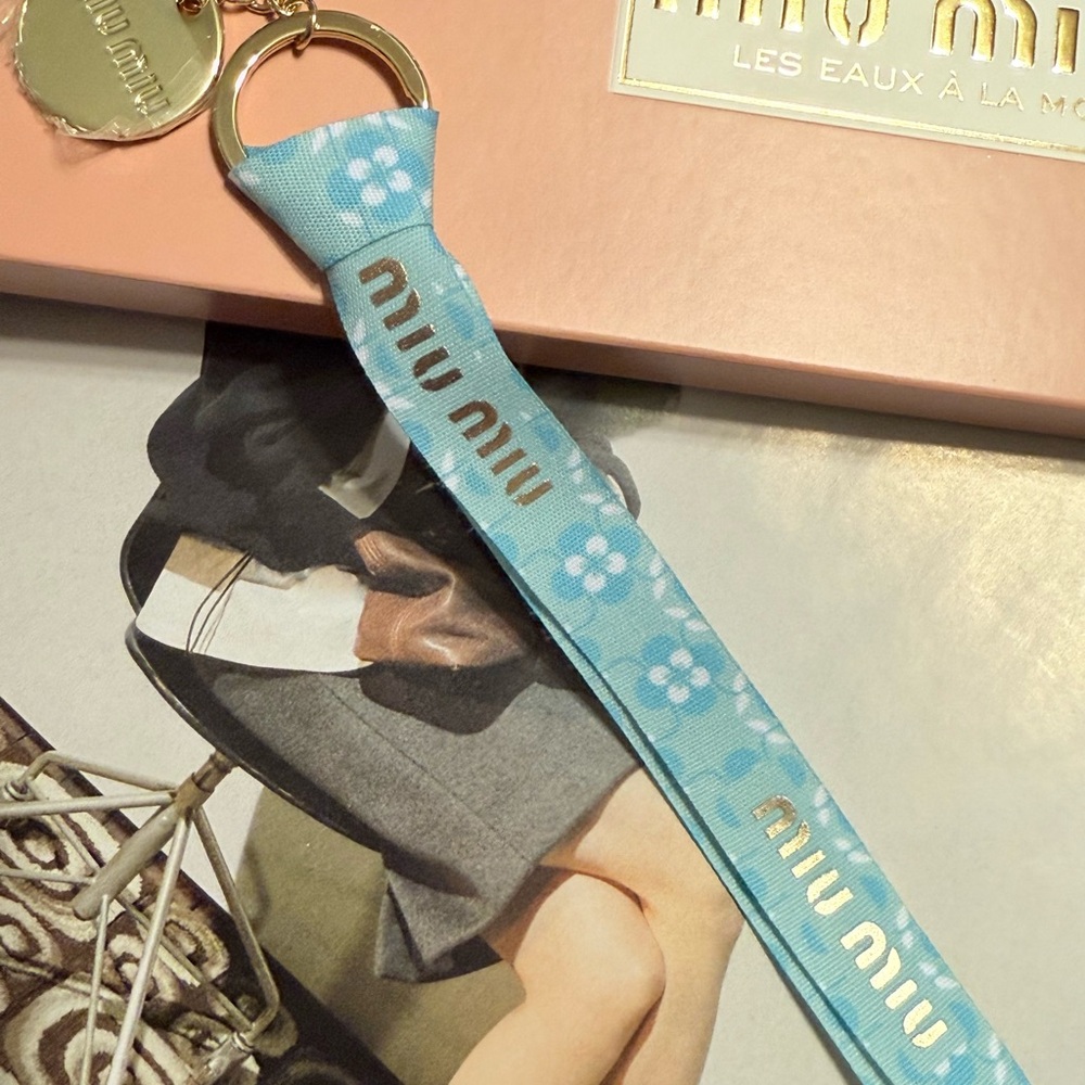 Miu Miu Les Eaux À La Mode Key Ring Bag Ring - Picture 3 of 3
